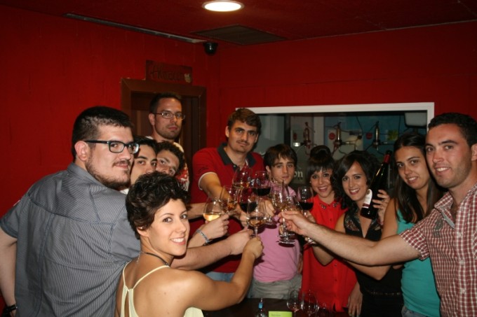 Momentos estudiantes y vino